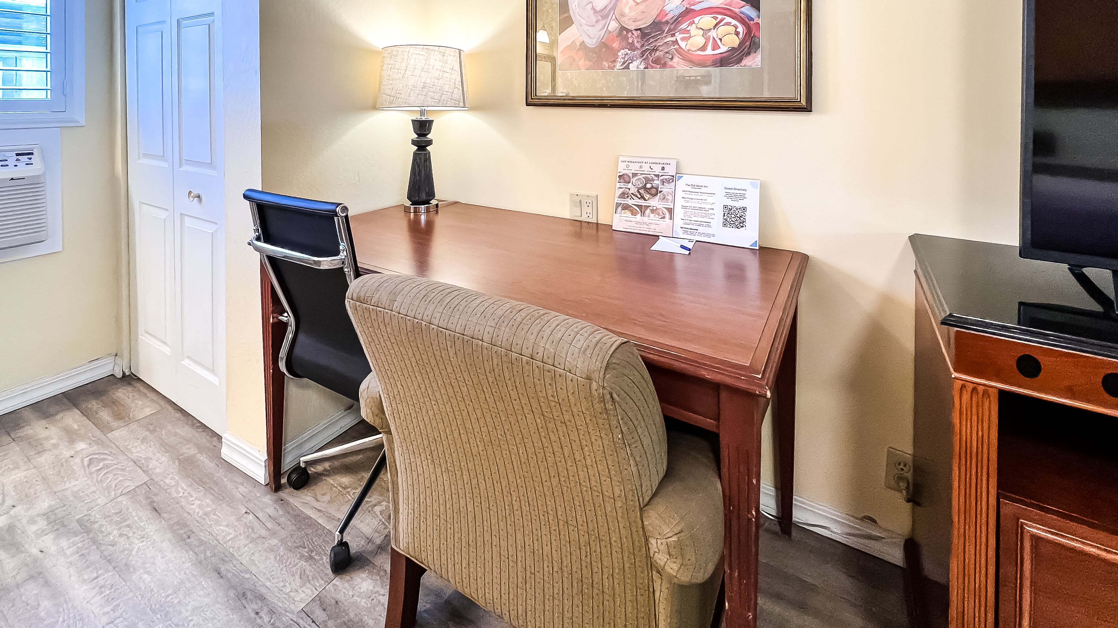 The Old West Inn - Family Room - 20 (1)