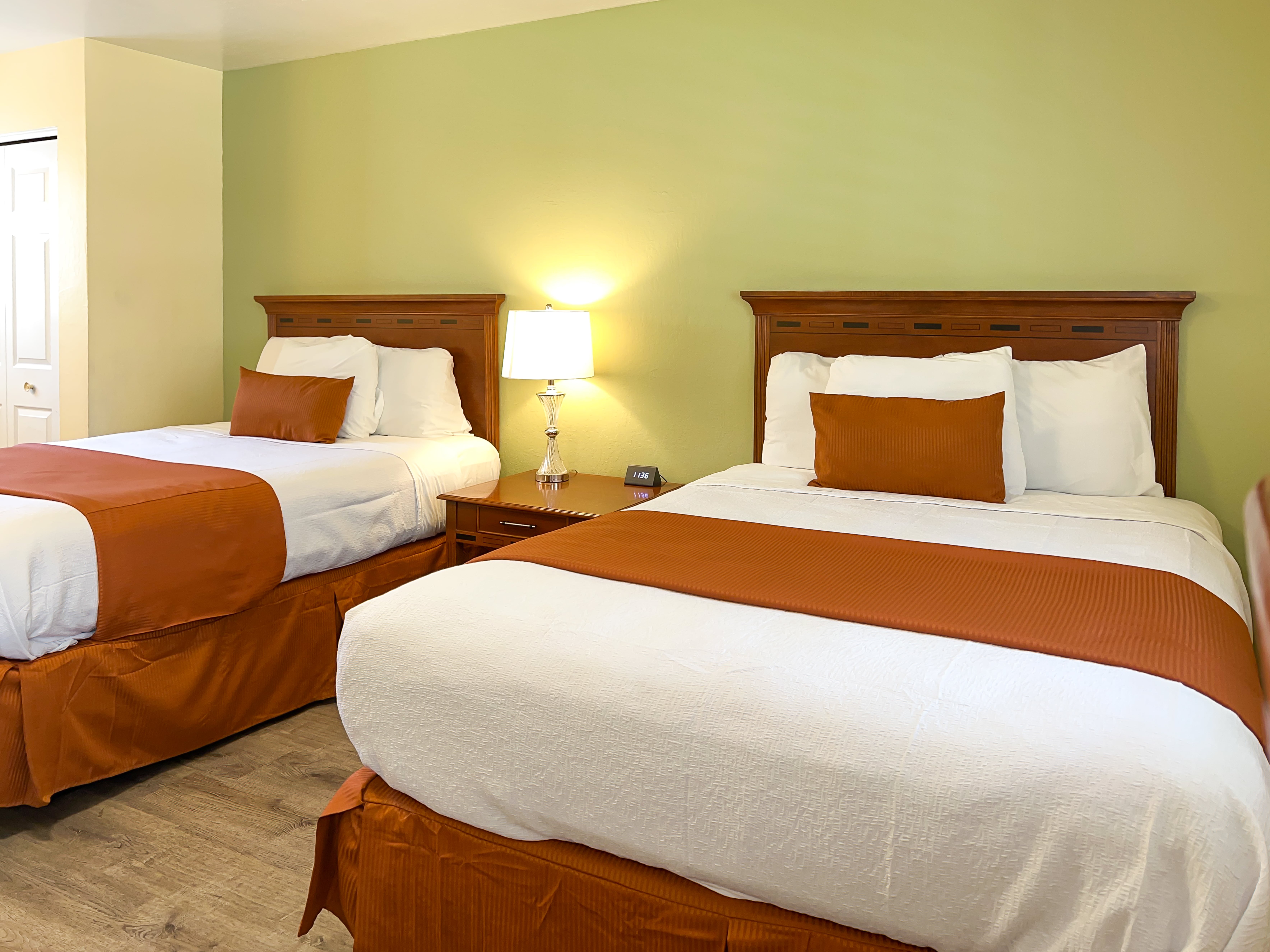 The Old West Inn - Two Queens - 2 (1)