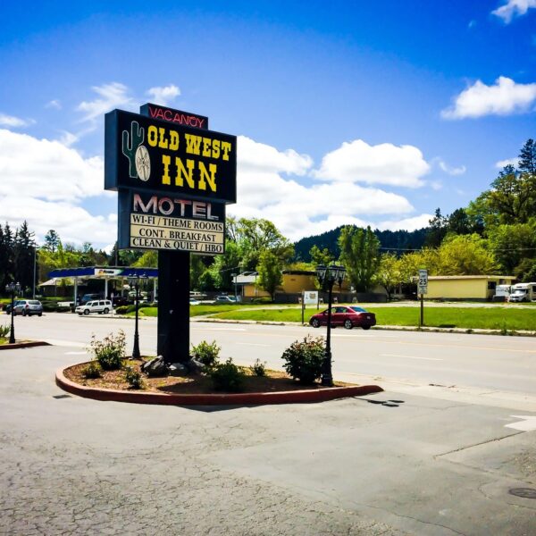 The-Old-West-Inn-Willits-08.jpeg