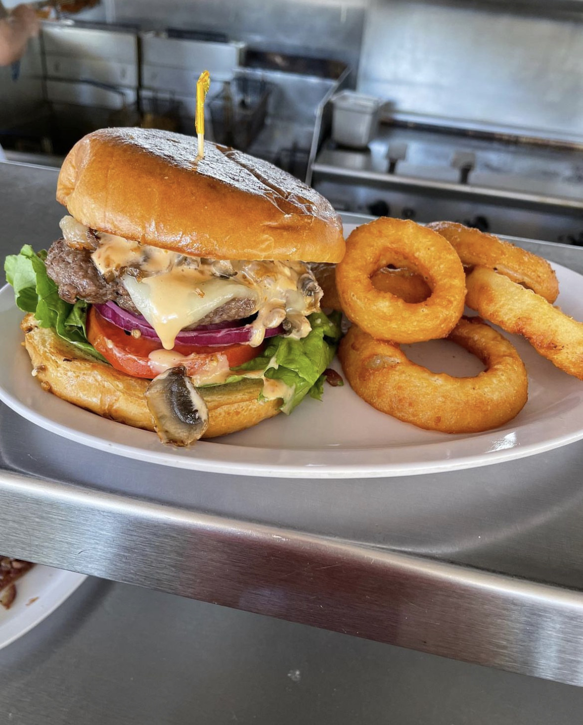 5 Amazing Burgers Be-Bop_s Diner- @bebopsdiner_